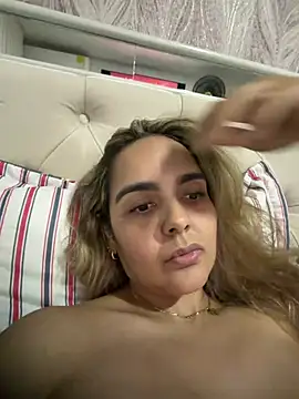 Minarouge12 live cam on StripChat