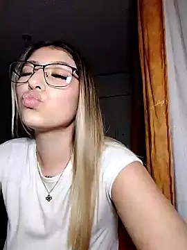 AliceTeenager___ webcam
