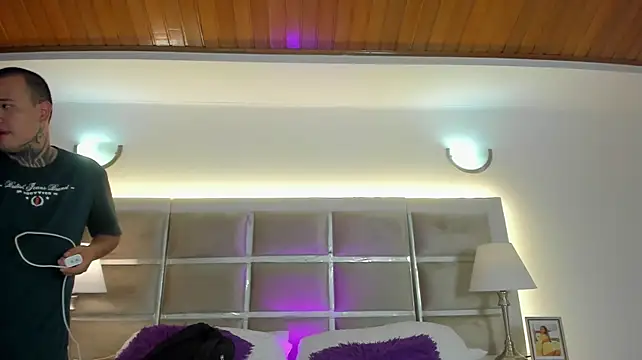 Alex_and_Mia_ webcam