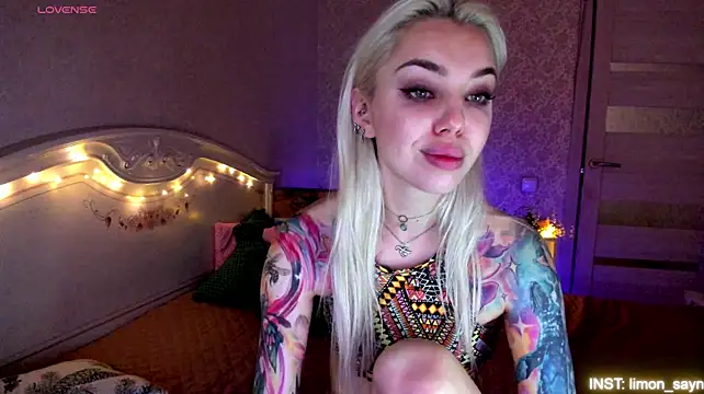 LillyMoure_ webcam