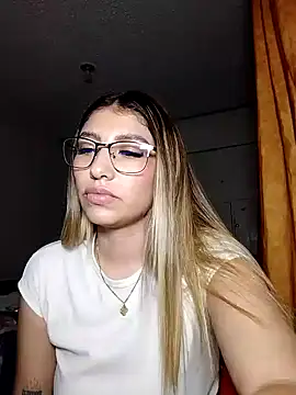 AliceTeenager___ webcam