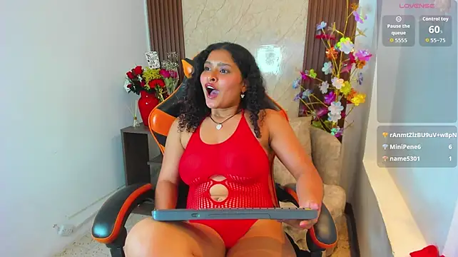 Izzy_lux webcam