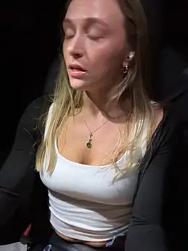 lunagirl13 webcam