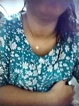 fatineae1 live cam on StripChat