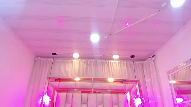 Francesca_Skuirt webcam