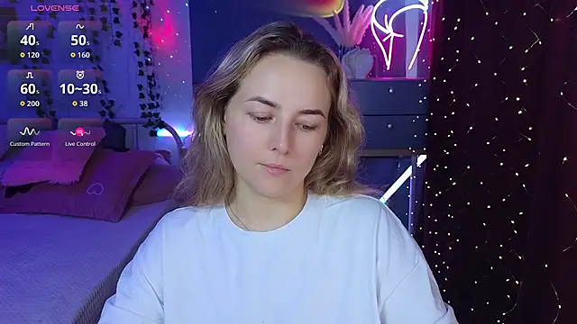 Mira_Mermayd live cam preview