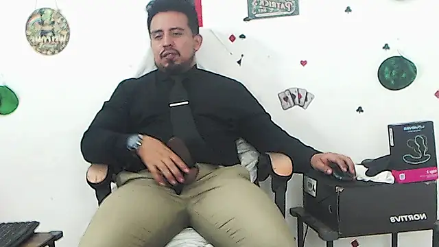 KalethBigDick live cam on StripChat