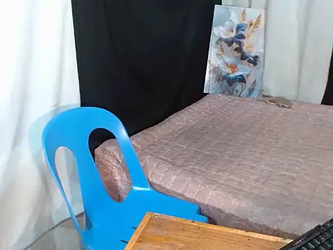 laura_leeforever webcam