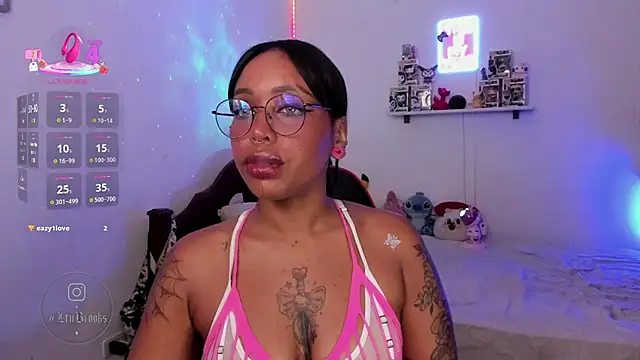 Annaa_Brooks live cam on StripChat
