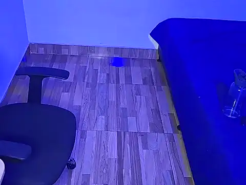 LiamRoi webcam