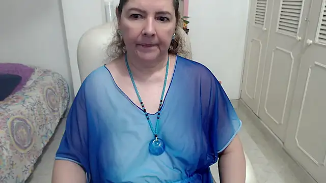 leonela_69 live cam on StripChat