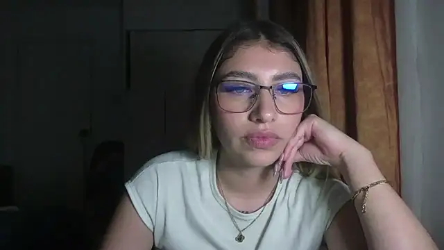 AliceTeenager___ webcam