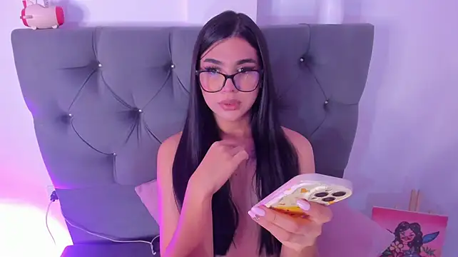 RoseCassie live cam on StripChat