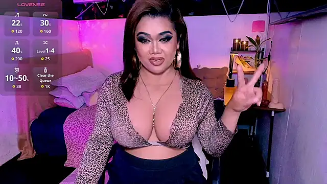 asiankatyhuge live cam on StripChat