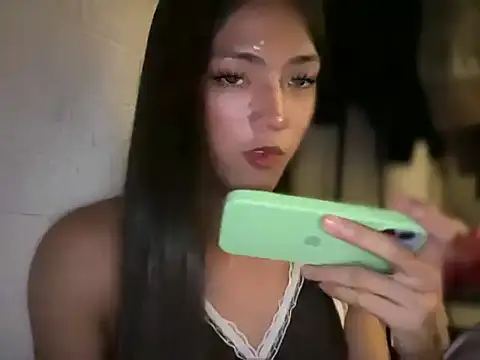 slimladyxoxo live cam on StripChat