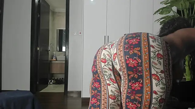 naughty_bigass webcam