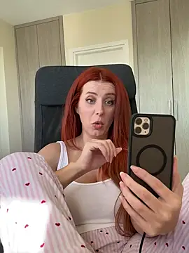 RoxxyDallas live cam on StripChat