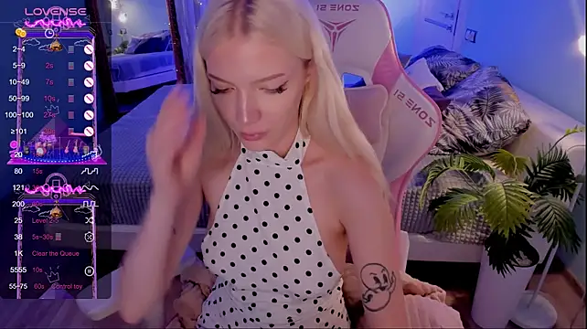 AnyaTaylor_ live cam on StripChat