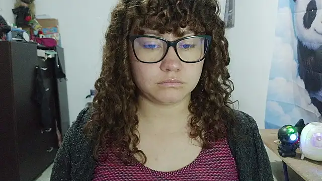 curly_greeneyed webcam