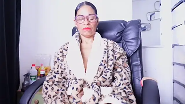 Aries_Mature webcam