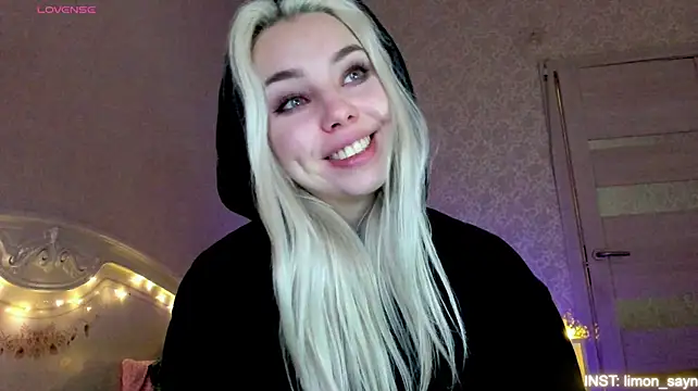 LillyMoure_