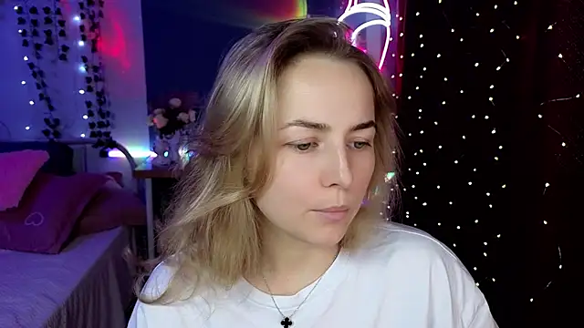 Mira_Mermayd live cam on StripChat