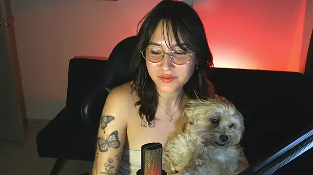 Yuliennegg live cam on StripChat