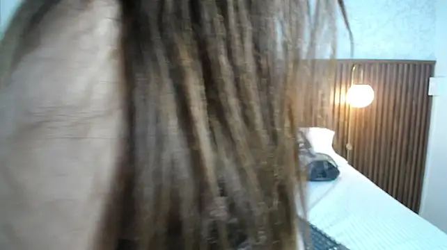 Ariana_Wayne webcam
