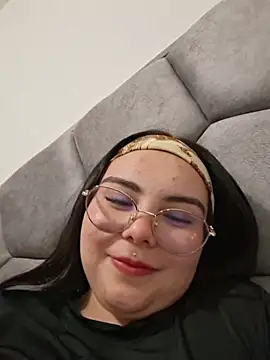 Julieth85_ live cam on StripChat