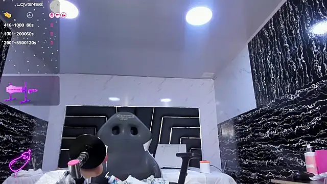 Ladyy_Scarlett live cam on StripChat