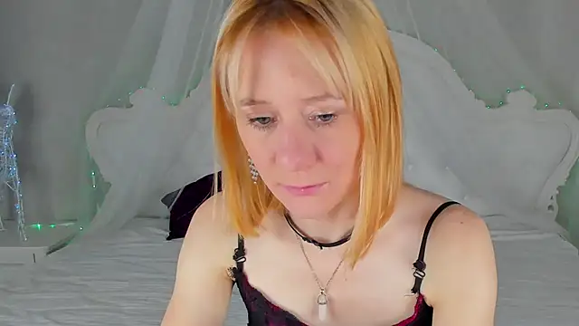NikaBond live cam on StripChat