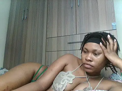 Juicyy_afriq webcam