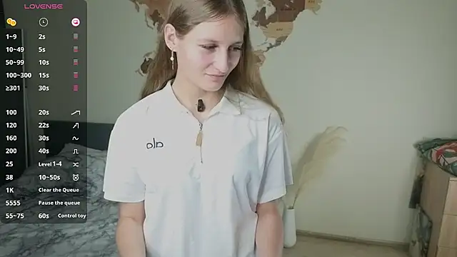 ErinnReburn live cam on StripChat