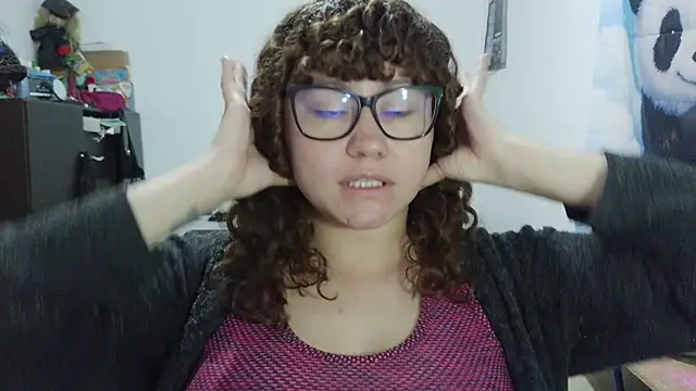 curly_greeneyed webcam