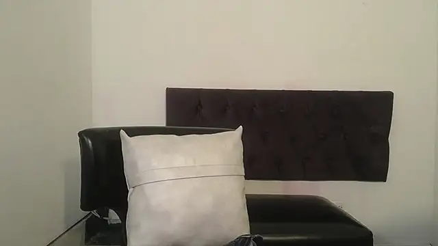 Little18Doll webcam