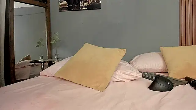 luna_sunflower__ webcam