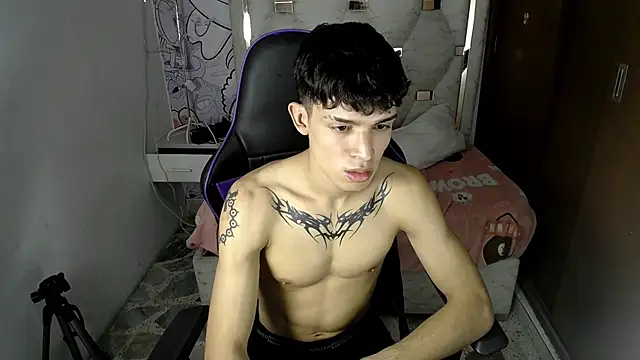 Liom_Gym live cam on StripChat