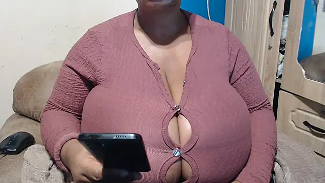 CUTEFIRMMELONSS webcam
