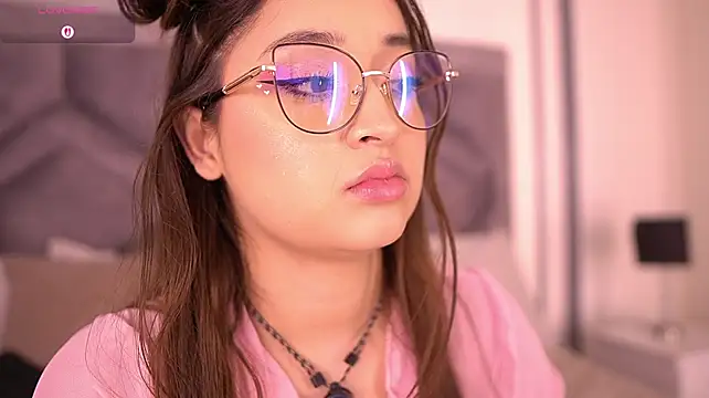 MiaKay1 webcam