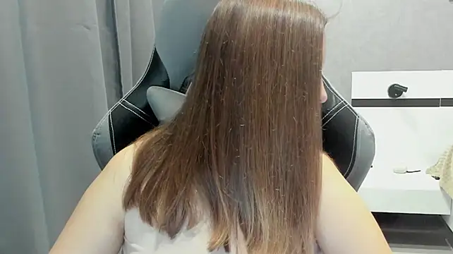 Mia_shy1