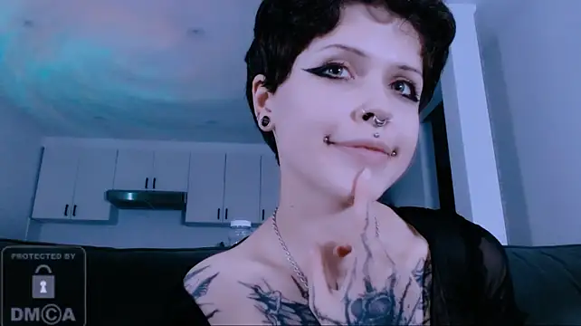 NaughtyLittleFox webcam