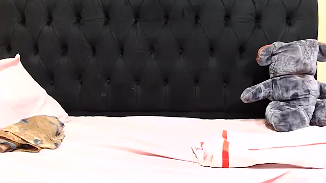 SexyPureFire001 webcam