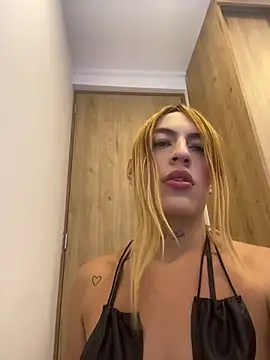 NicolleMonroe webcam