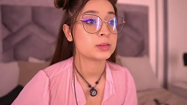 MiaKay1 webcam