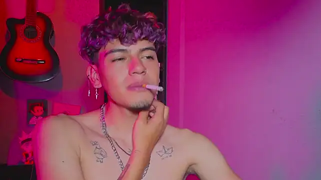 MikeyKuro live cam on StripChat