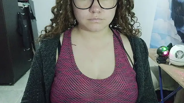 curly_greeneyed webcam