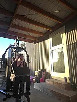 PinkTheHawk webcam