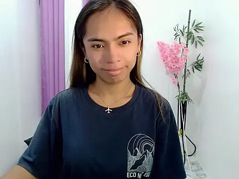 ur_asianhotleah live cam on StripChat