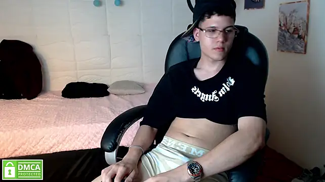 luca_white webcam