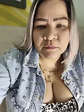 Dalessa_Bigtits webcam